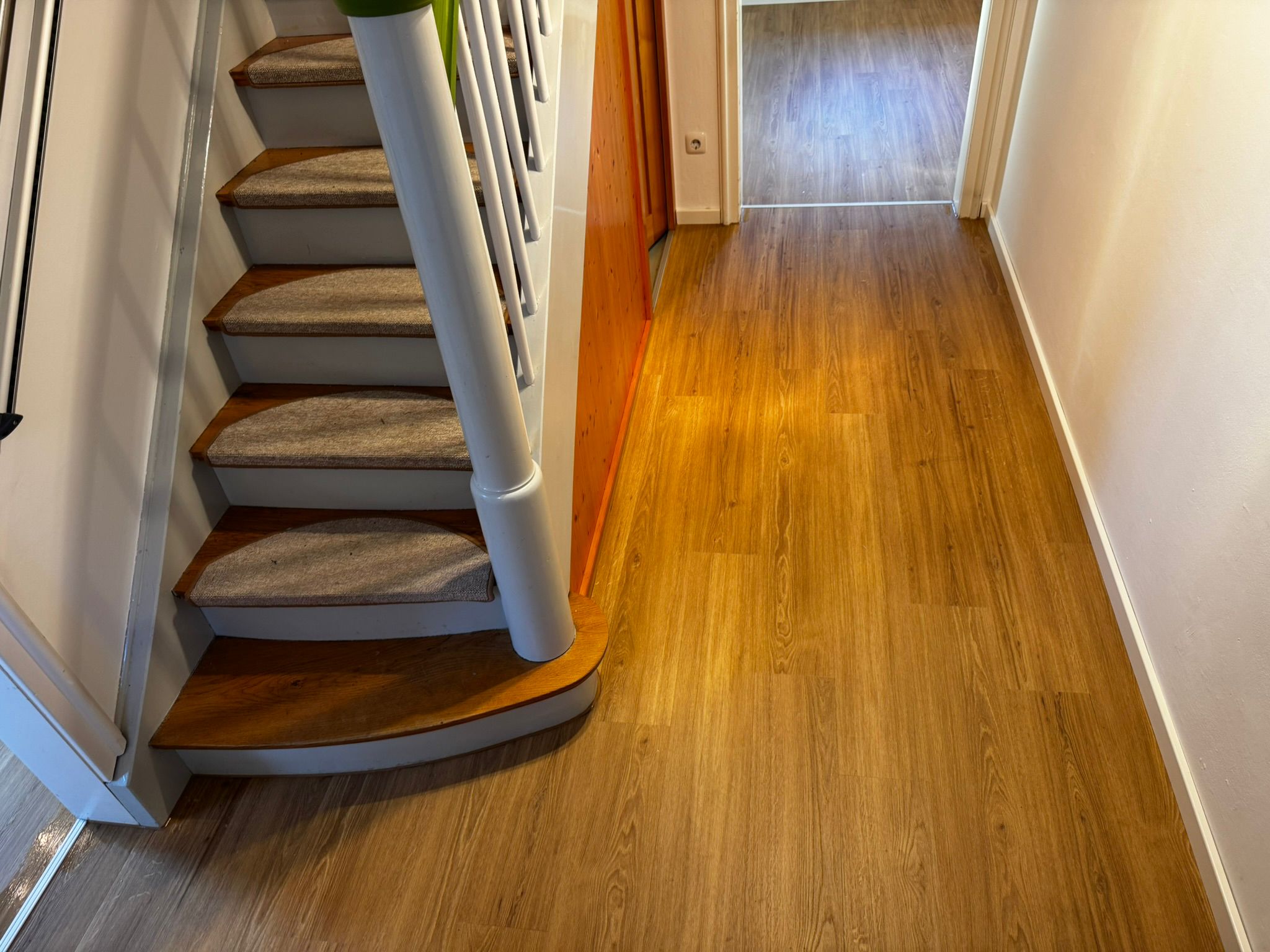 Designboden in mehreren Räumen – Weilheim – D392742c94ba9346